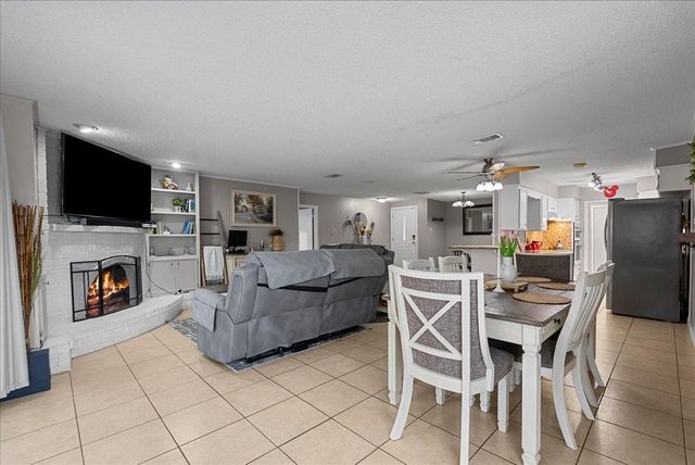 883 Silverpines Road, Houston, TX 77062