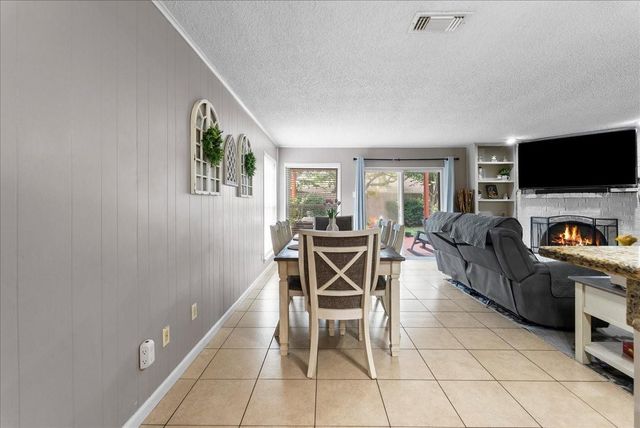 883 Silverpines Road, Houston, TX 77062