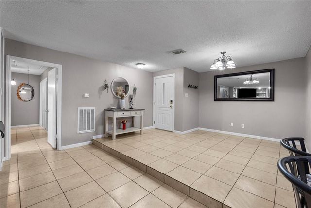 883 Silverpines Road, Houston, TX 77062