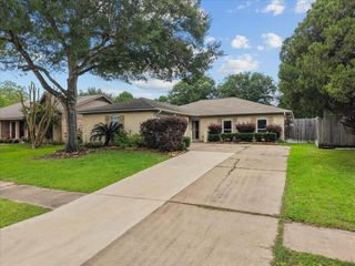 883 Silverpines Road, Houston, TX 77062