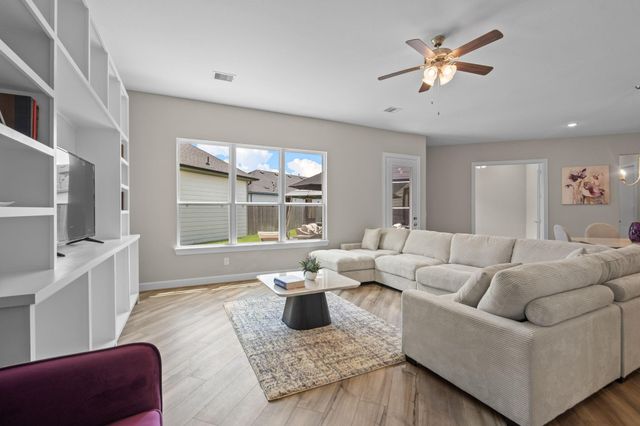 1214 Hidden Oaks Dr, Tomball, TX 77375