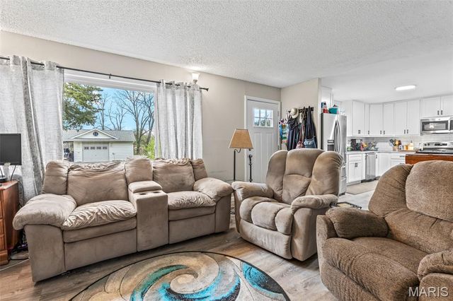 3153 Crystal Circle Drive, High Ridge, MO 63049