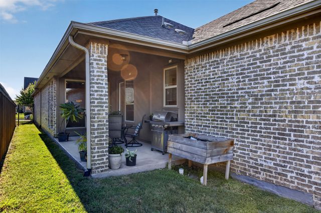 4225 Whispering Willow Way, Arlington, TX 76005