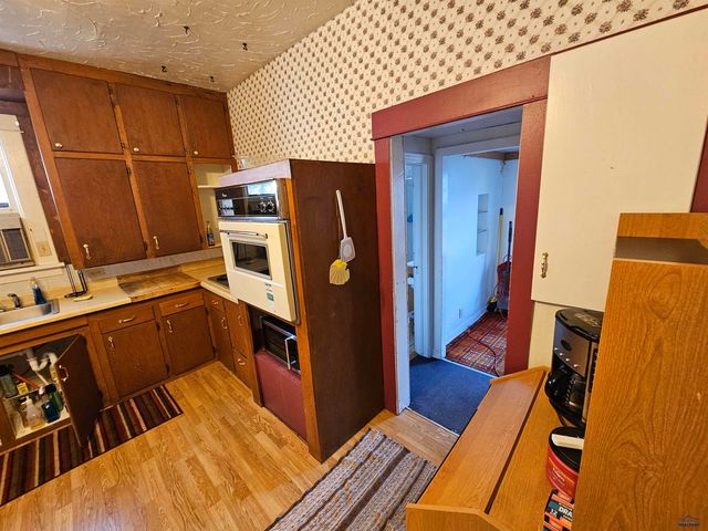 1828 JUNCTION AVE, Sturgis, SD 57785