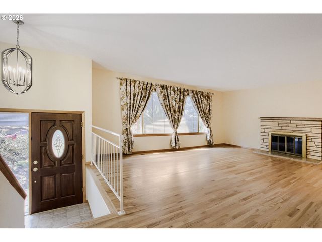 7025 Sw HOODVIEW Pl, Beaverton, OR 97008