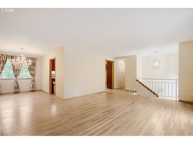 7025 Sw HOODVIEW Pl, Beaverton, OR 97008