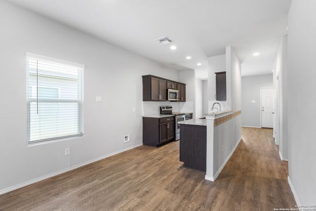 2607 Big Bear, Converse, TX 78109