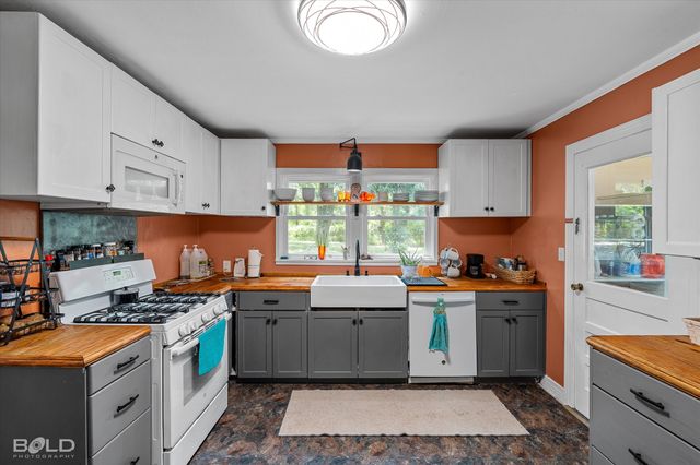 6151 Pine Hill Road, Shreveport, LA 71107