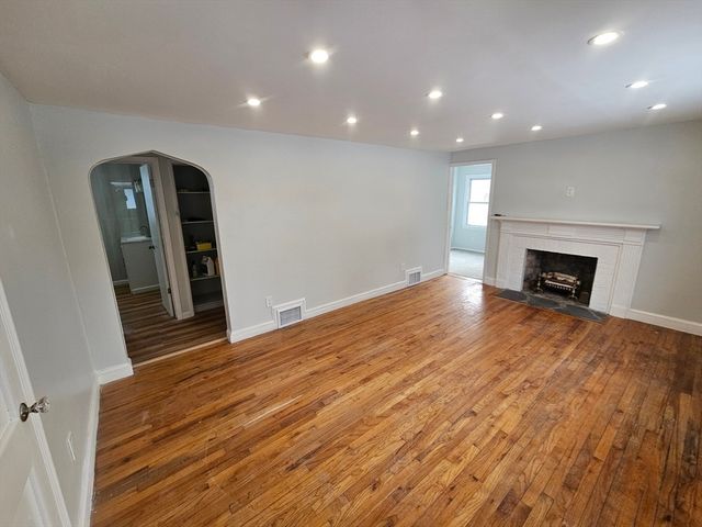 113 Lexington St, Springfield, MA 01107