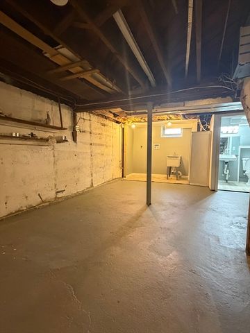 113 Lexington St, Springfield, MA 01107