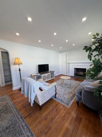 113 Lexington St, Springfield, MA 01107