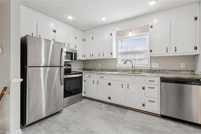 192 Beechmont DR, Newport News, VA 23608