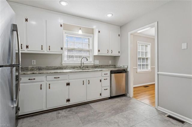 192 Beechmont DR, Newport News, VA 23608