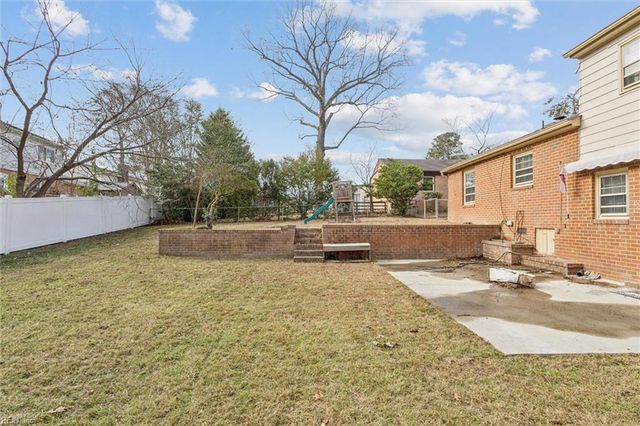 192 Beechmont DR, Newport News, VA 23608