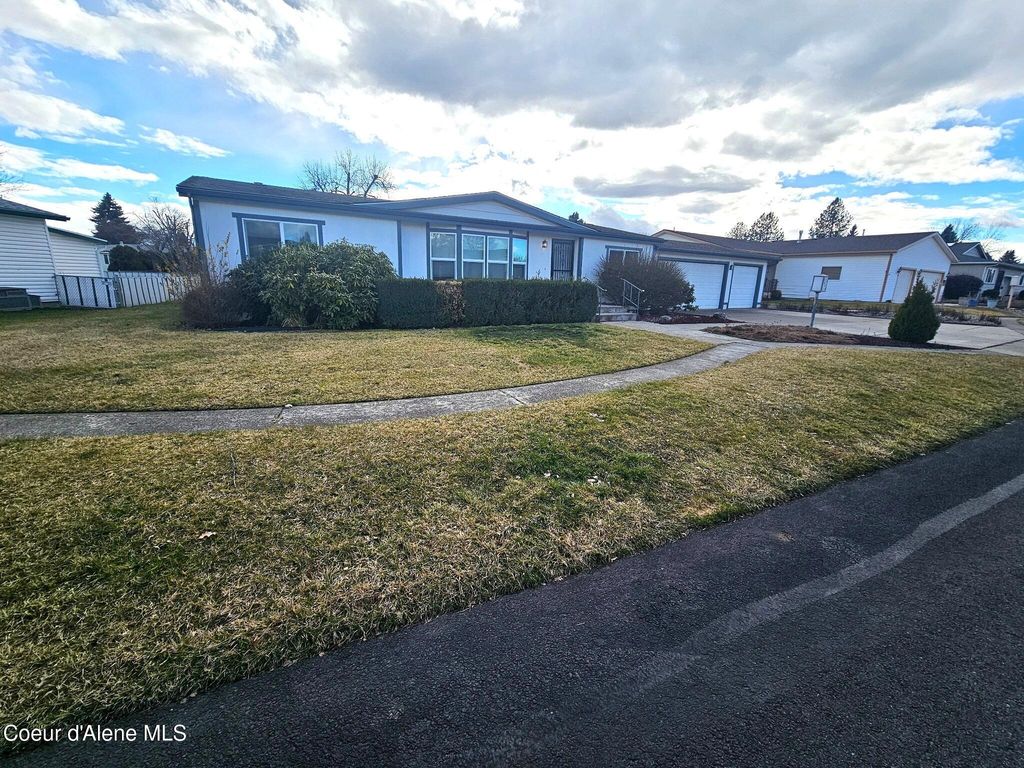 1284 W Linwood Dr, Hayden, ID 83835