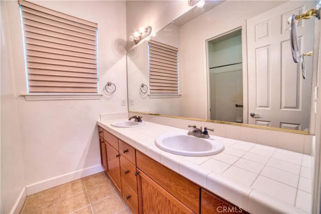 6009 W Goux, Fresno, CA 93722