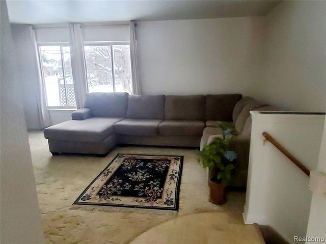 21105 Westfarm Court, Farmington Hills, MI 48167