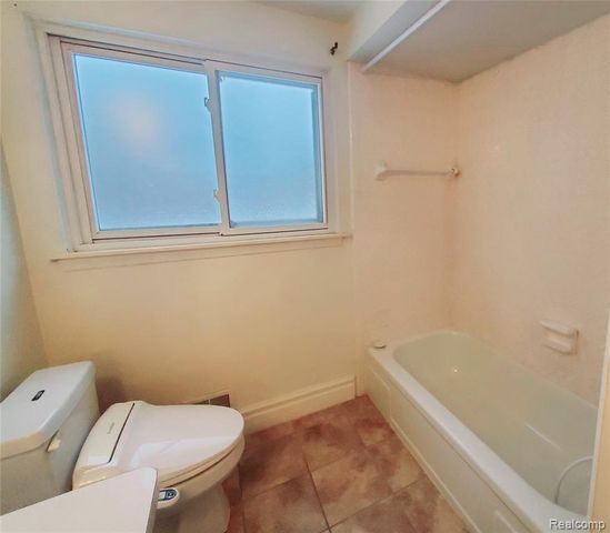 21105 Westfarm Court, Farmington Hills, MI 48167