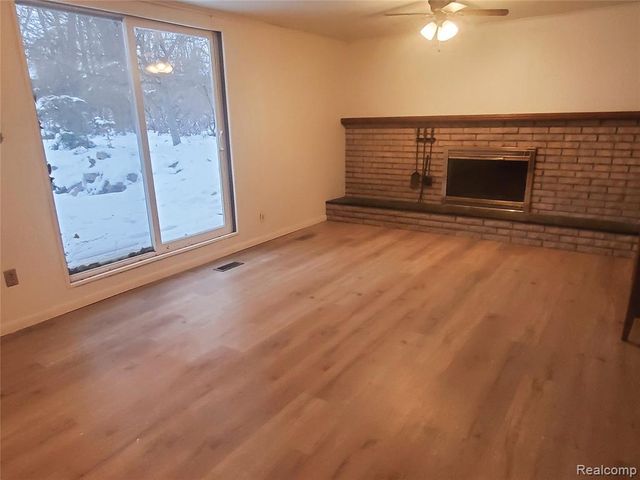 21105 Westfarm Court, Farmington Hills, MI 48167