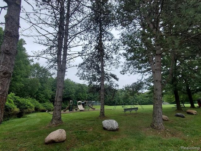 21105 Westfarm Court, Farmington Hills, MI 48167