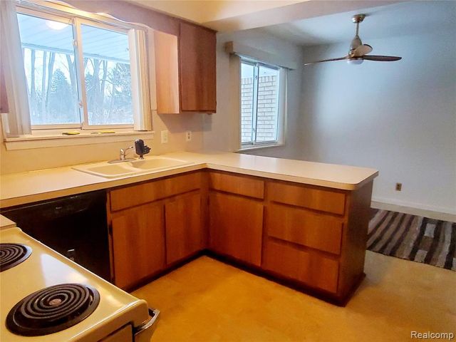 21105 Westfarm Court, Farmington Hills, MI 48167