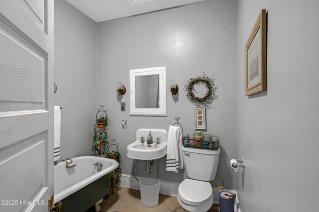 3466 S Contentnea Street, Farmville, NC 27828