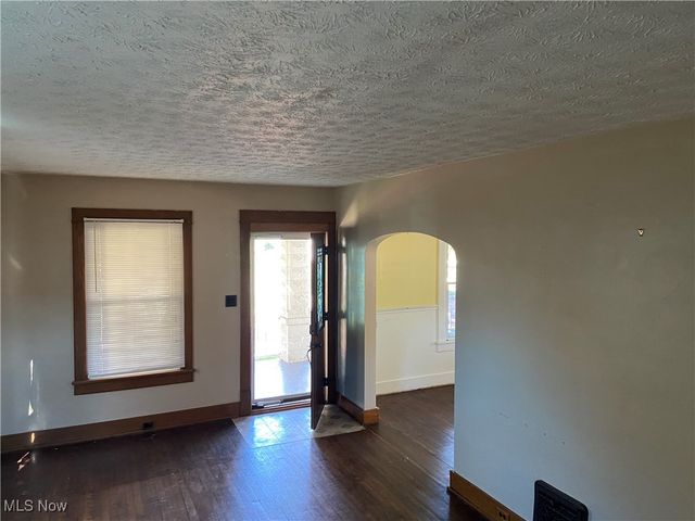 237 Commonwealth Avenue NE, Massillon, OH 44646