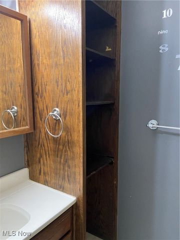 237 Commonwealth Avenue NE, Massillon, OH 44646