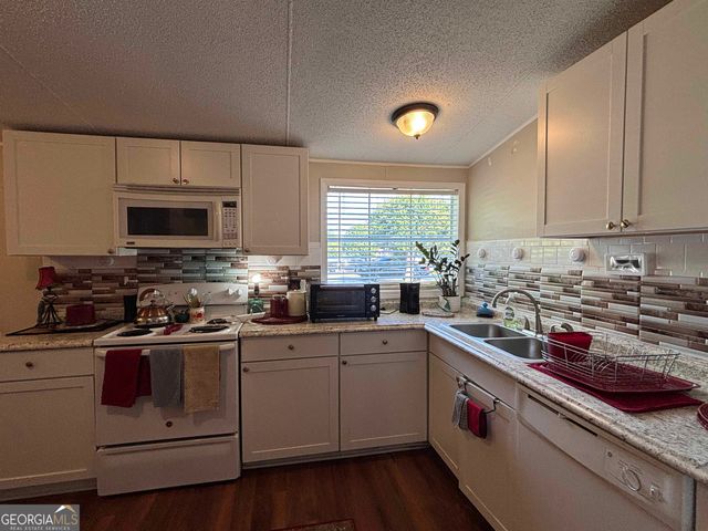 63 Breezewood Drive, Hampton, GA 30228