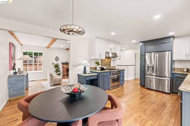 2 Cortez Ct, Oakland, CA 94611