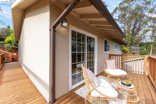 2 Cortez Ct, Oakland, CA 94611