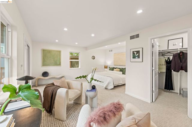 2 Cortez Ct, Oakland, CA 94611