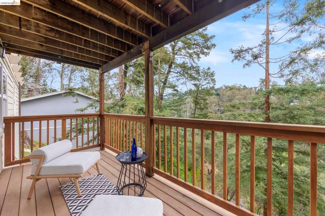 2 Cortez Ct, Oakland, CA 94611