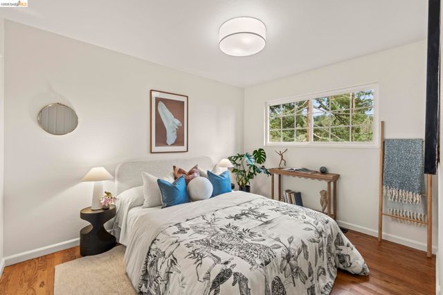 2 Cortez Ct, Oakland, CA 94611