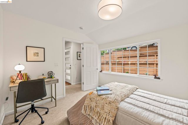 2 Cortez Ct, Oakland, CA 94611