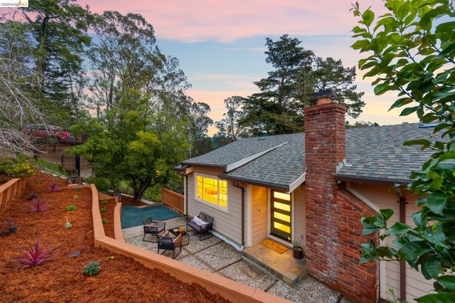 2 Cortez Ct, Oakland, CA 94611