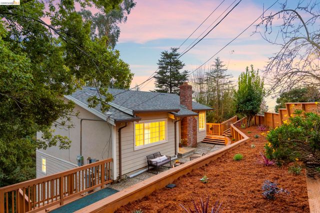 2 Cortez Ct, Oakland, CA 94611