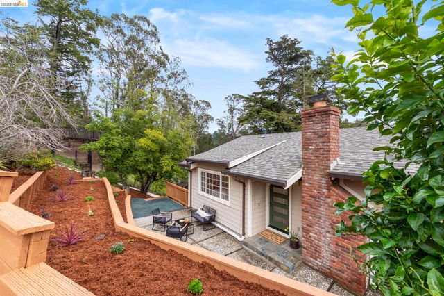 2 Cortez Ct, Oakland, CA 94611