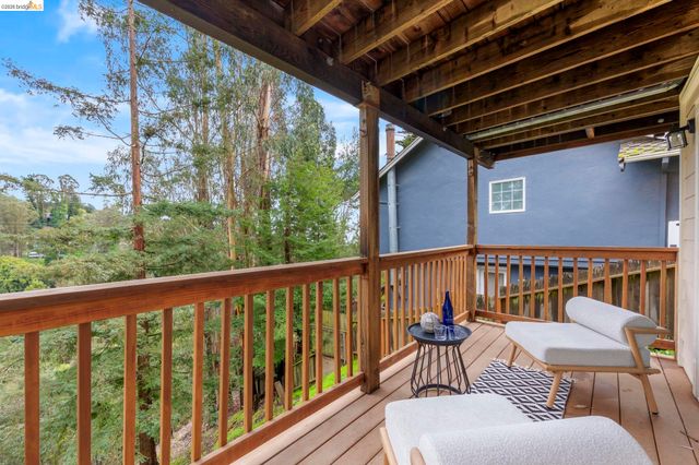 2 Cortez Ct, Oakland, CA 94611