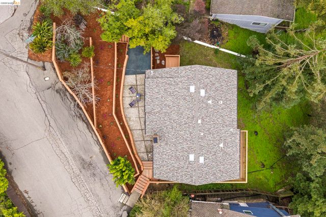 2 Cortez Ct, Oakland, CA 94611