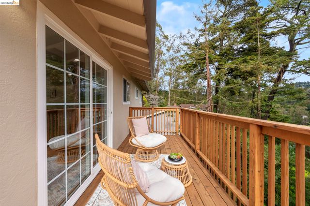 2 Cortez Ct, Oakland, CA 94611