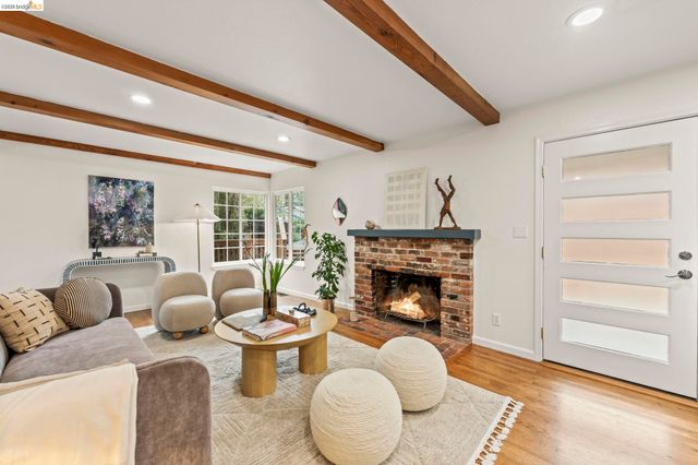 2 Cortez Ct, Oakland, CA 94611