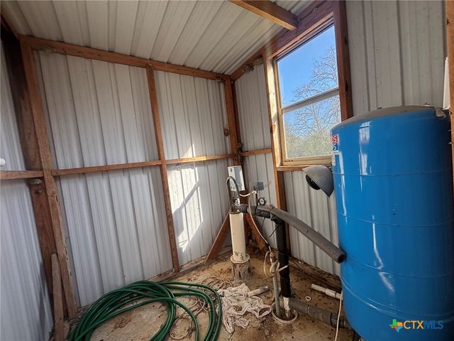 1873 County Road 136a, Hallettsville, TX 77964