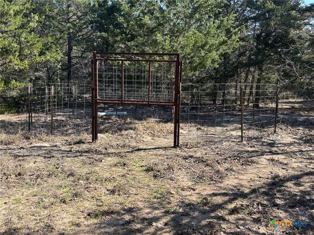 1873 County Road 136a, Hallettsville, TX 77964