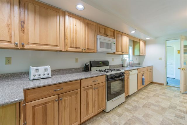 71 Mays Way, Tamworth, NH 03890