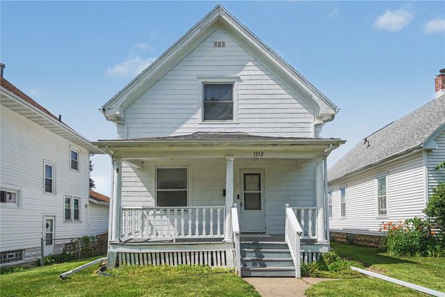 1312 Burch Avenue NW, Cedar Rapids, IA 52405