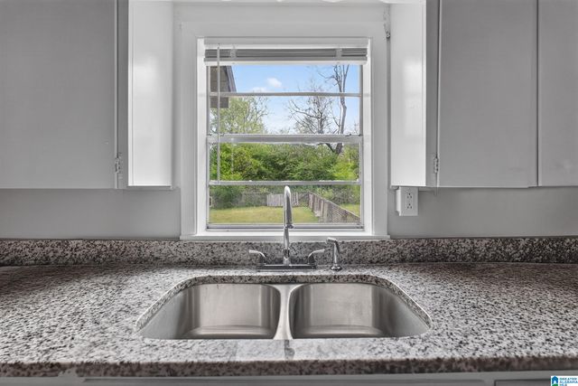 406 N NASHVILLE AVENUE, Sylacauga, AL 35150