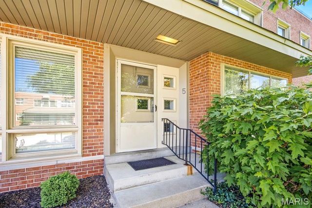5 Delcrest Court 203, St Louis, MO 63124