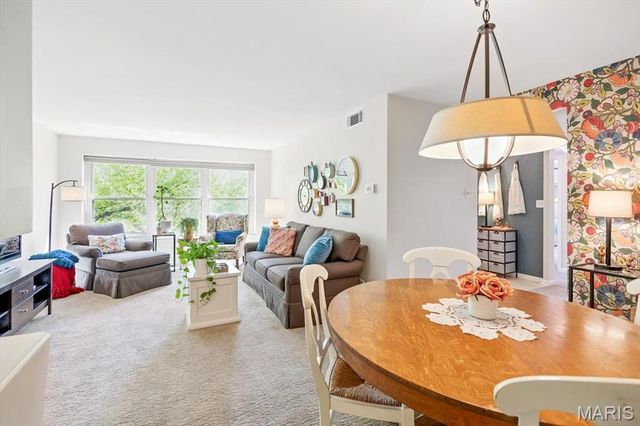 5 Delcrest Court 203, St Louis, MO 63124