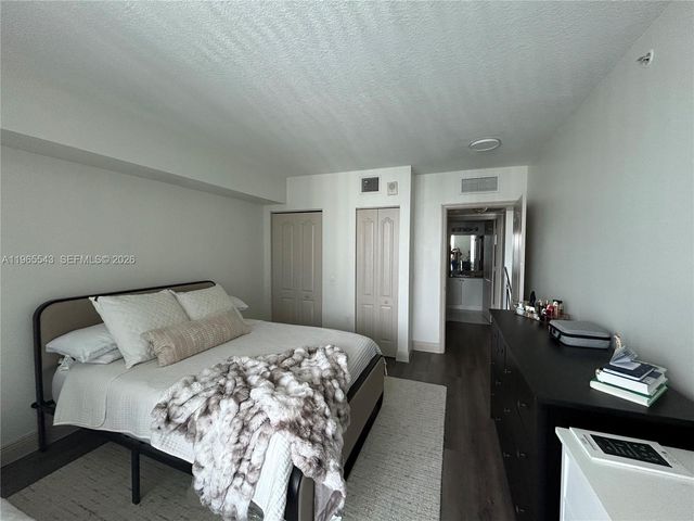 60 NW 37th Ave 1205, Miami, FL 33125